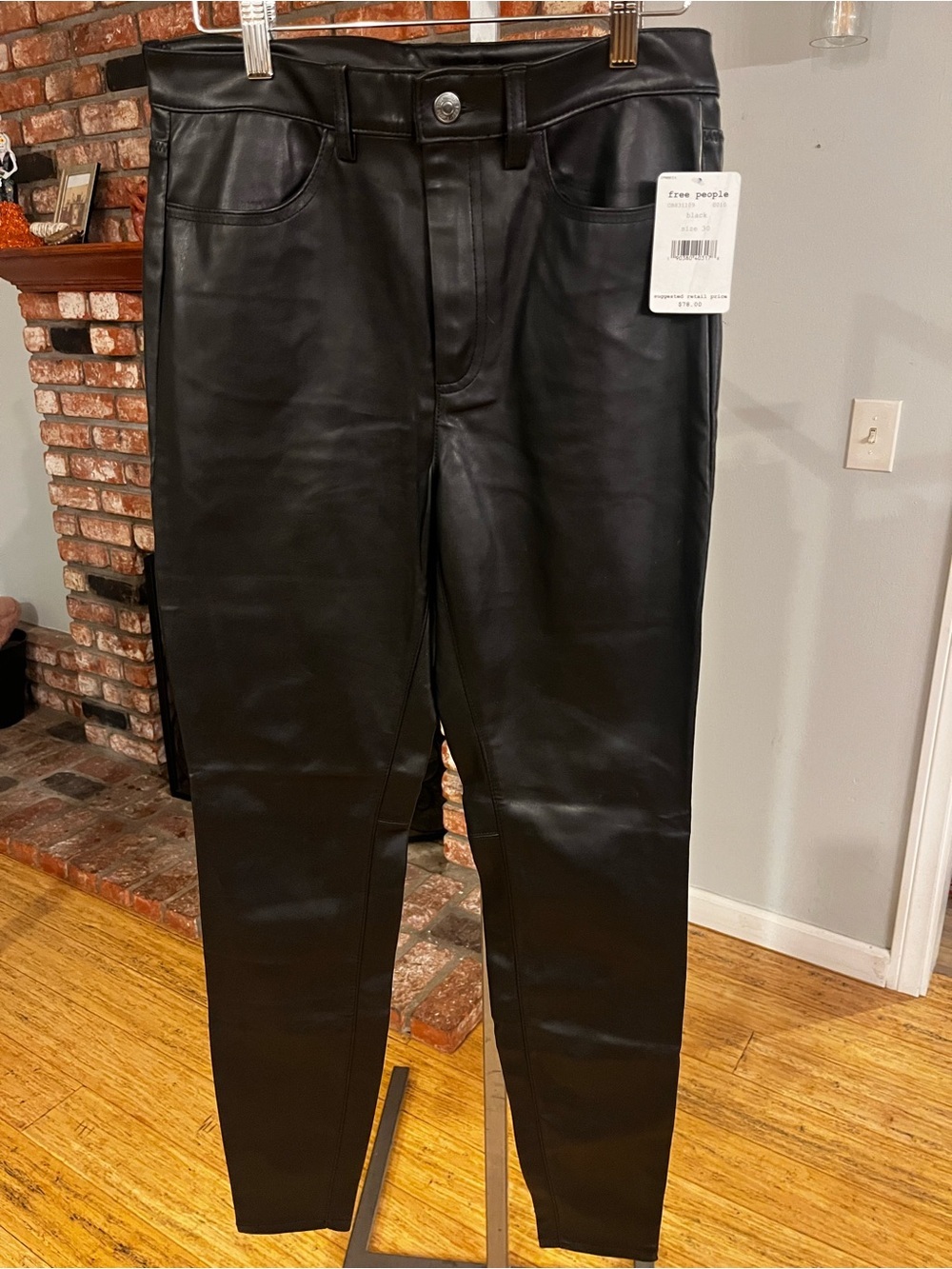 $78 NWT Free People Black Faux Leather Skinny Pants- Size 30 . - Picture 2 of 5